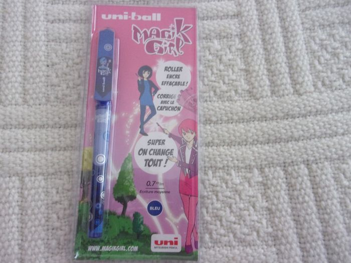 roller effaçable Uniball Magik Girl