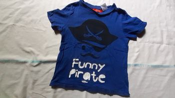 Tee shirt bleu motif pirate noir