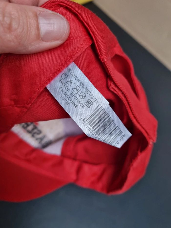 Casquette rouge - photo numéro 2