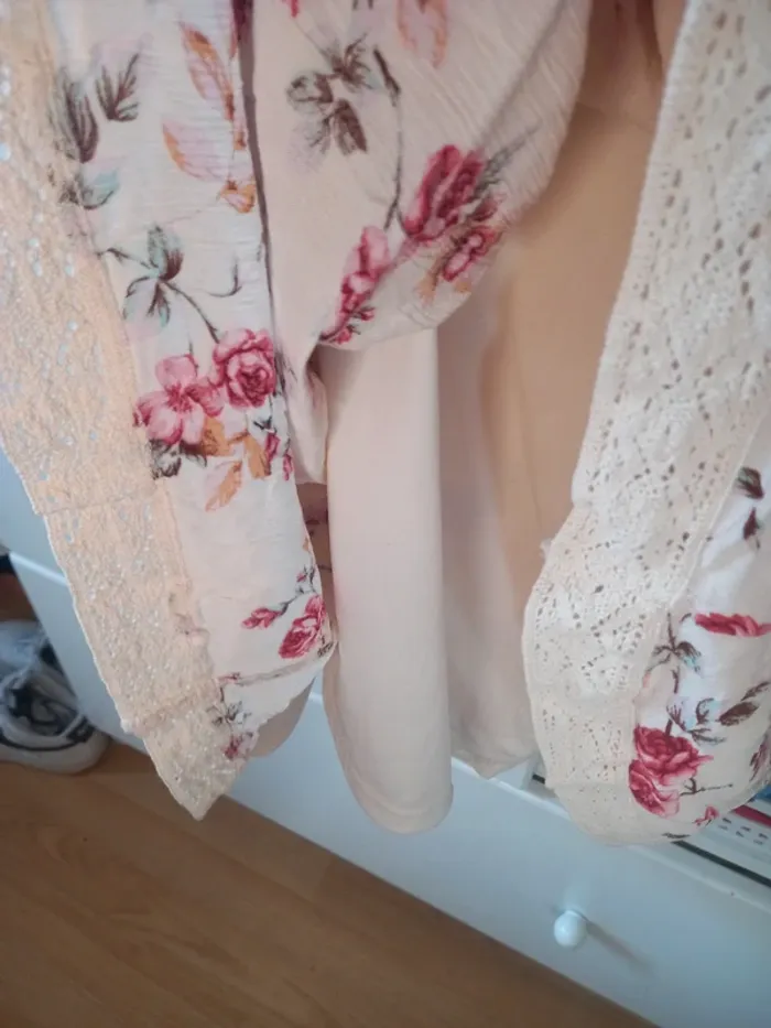 Robe fleurs et dentelles only - photo numéro 5