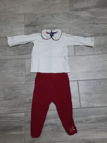 Ensemble legging et chemisier.