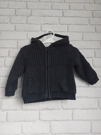 Gilet épais avec capuche Kiabi taille 12 mois