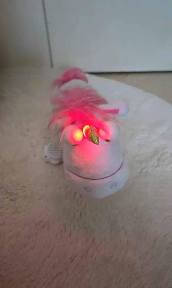 Peluche lumineuse et musique 30cm moi moche et méchant 3 - photo numéro 5