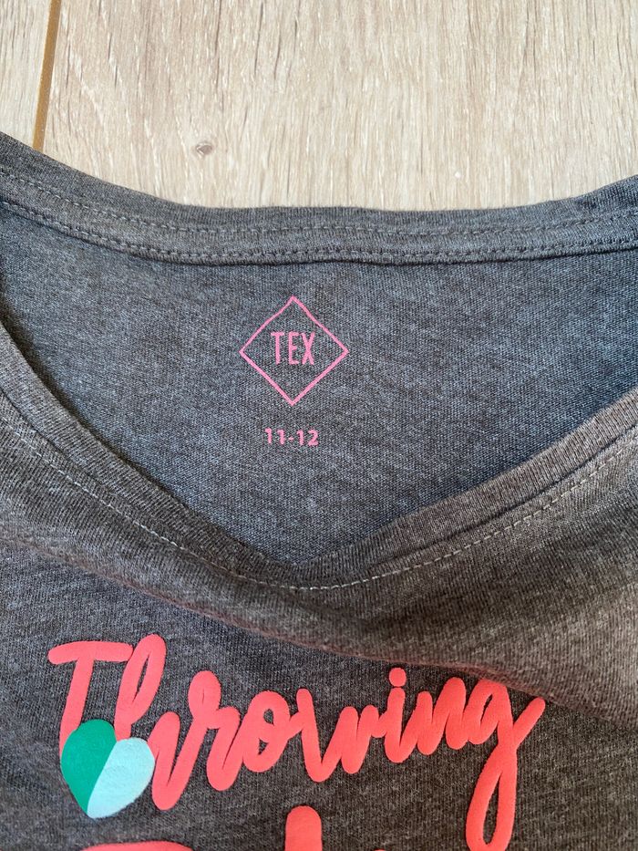 T shirt fille 11/12 ans - photo numéro 2