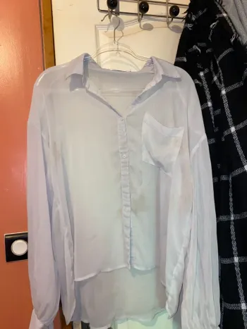 Chemise blanc grisonnant transparente