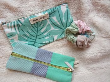 Lot trousse + Scrunchie + pochette - Neuf