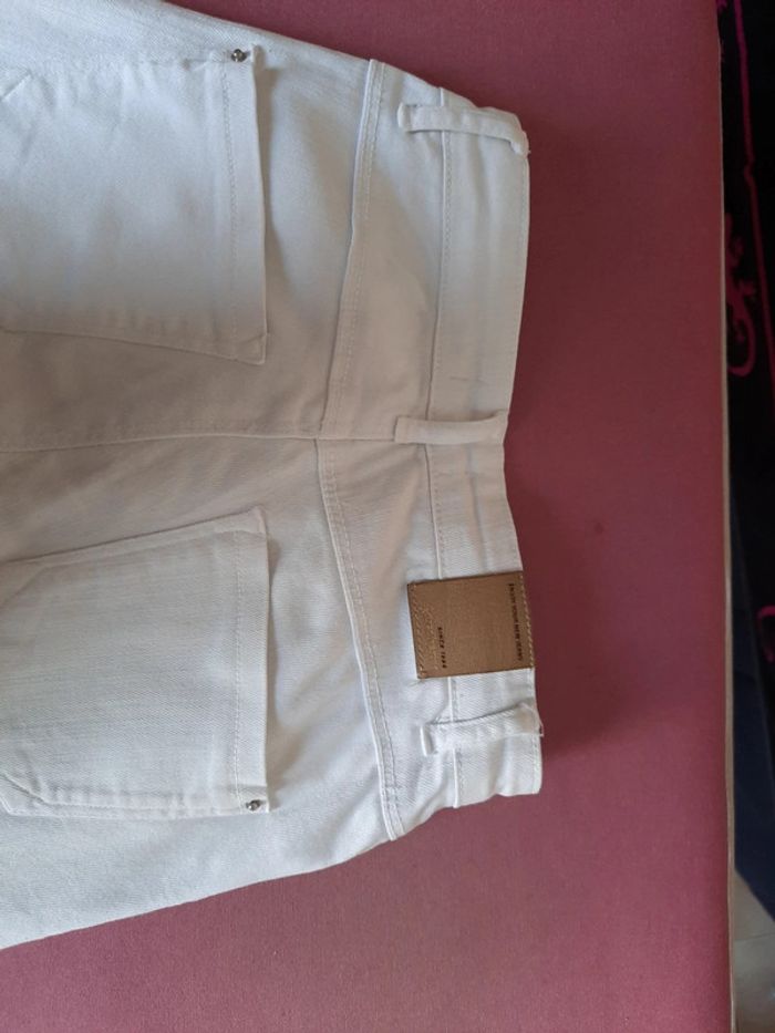 Jean troué Stradivarius taille 32 - photo numéro 13