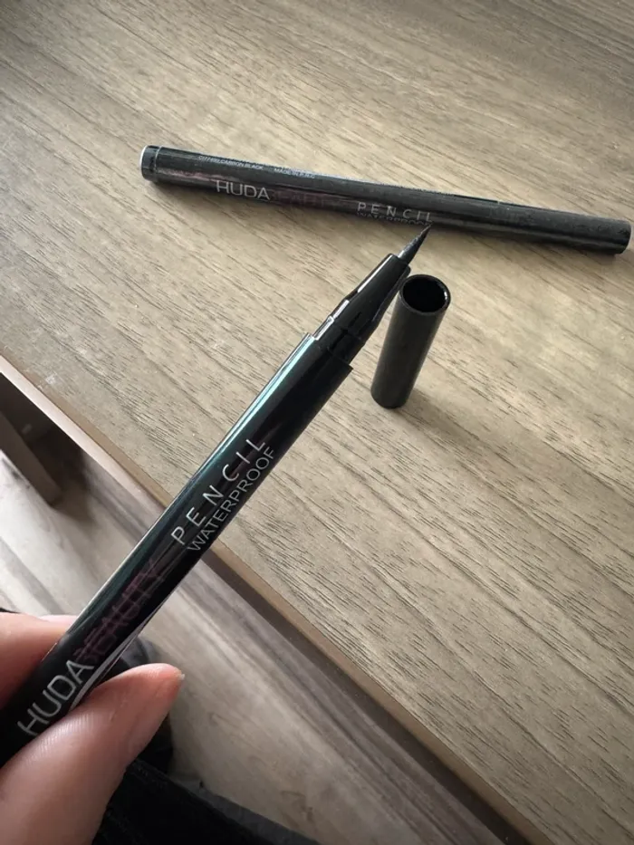 Eye liner Huda - photo numéro 4