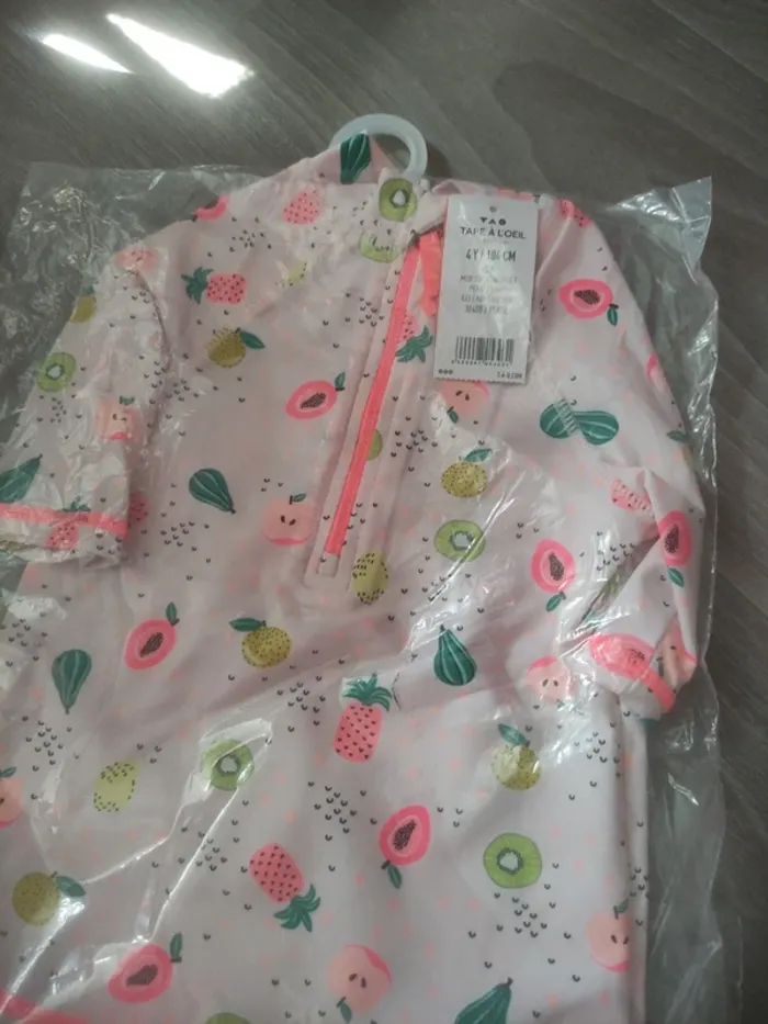 Tee shirt anti UV tape a l'oeil taille 4 ans neuf avec étiquette - photo numéro 2