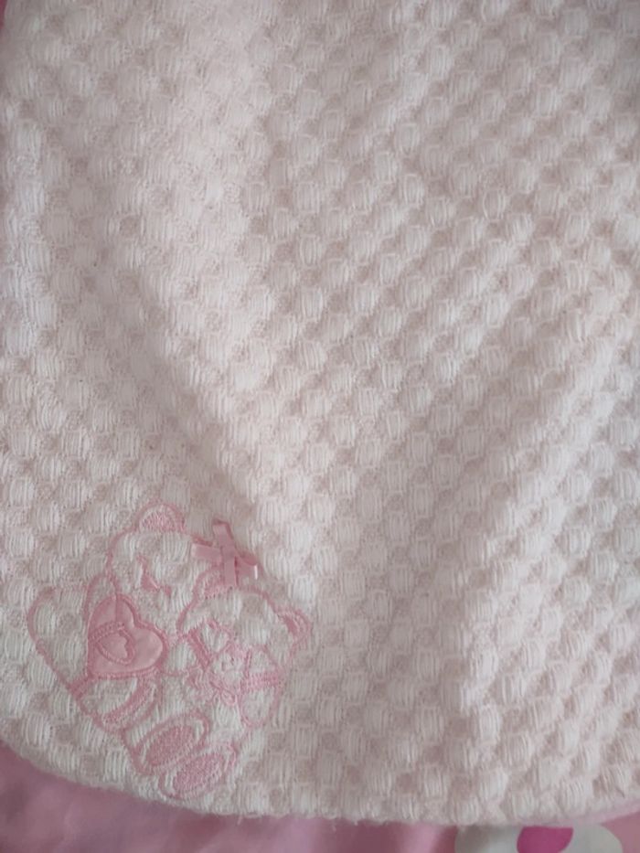 Petite couverture rose - photo numéro 3