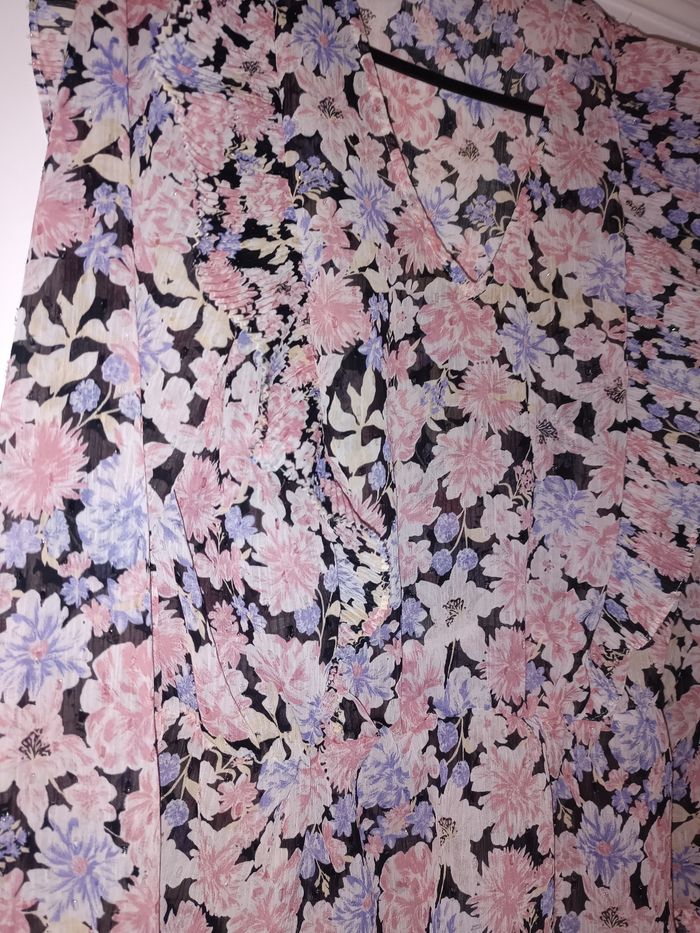 Chemisier fleurie neuf - photo numéro 3