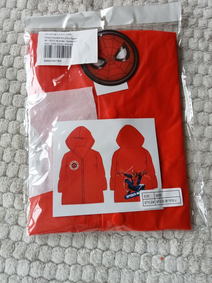 Imperméable spiderman 2/ 3 ans - photo numéro 2
