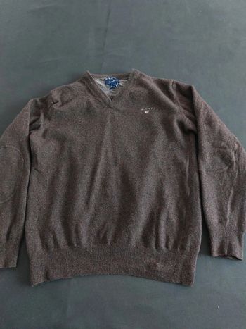 Pull col V élégant en laine gant Brodé