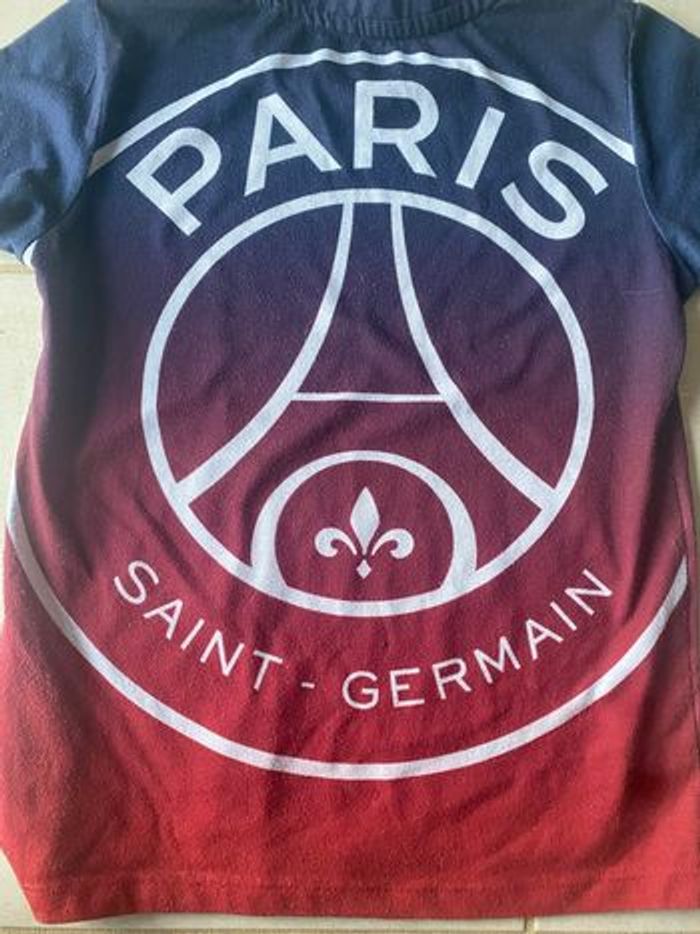 T-shirt du PSG Paris Saint Germain en taille 8 ans - photo numéro 4