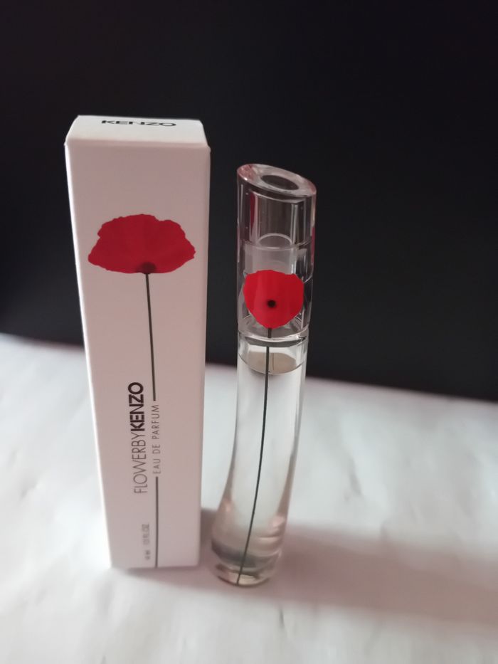 Miniature ( mini ) kenzo flower eau de parfum 4 ml. Neuve - photo numéro 4