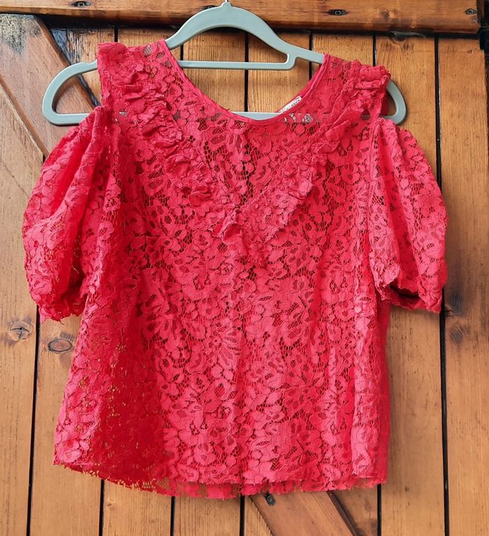 Top rouge en dentelle Zara S
