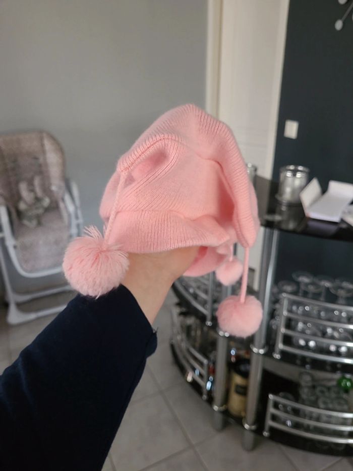 Bonnet rose a pompons