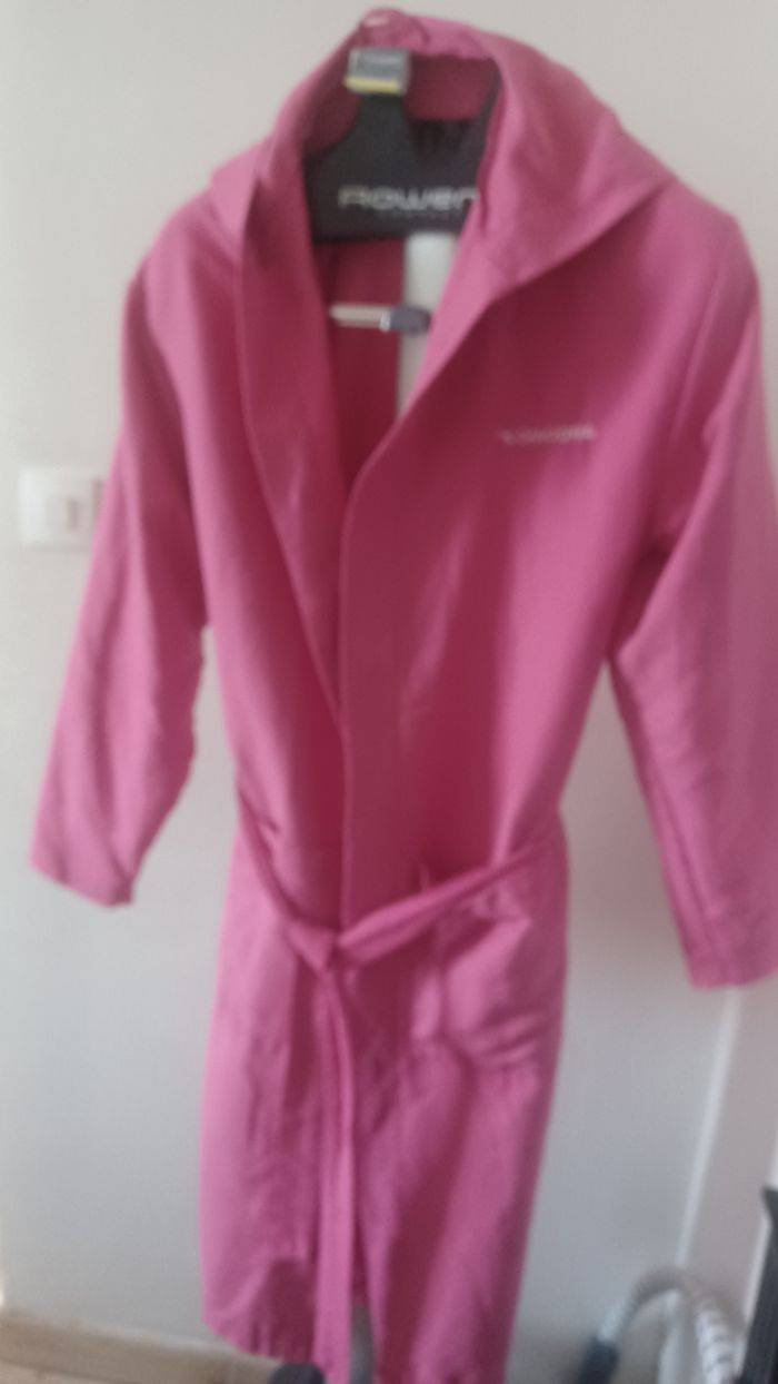 Peignoir  a capuche de bain femme S de marque diiadora très bon état rose fuchsia