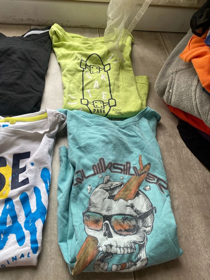 Lot de six T-shirts, taille huit ans - photo numéro 2