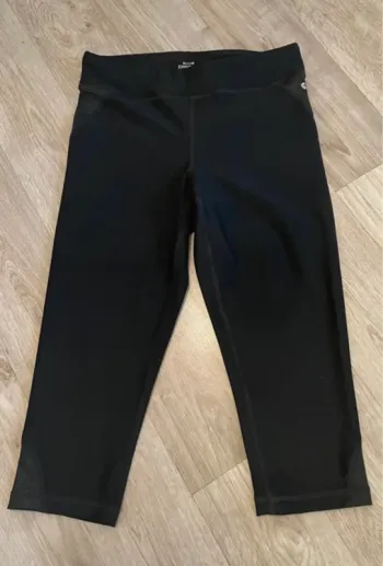 Active essentials by tichibo leggings pantacourts /pantalon de sport noir taille S/36