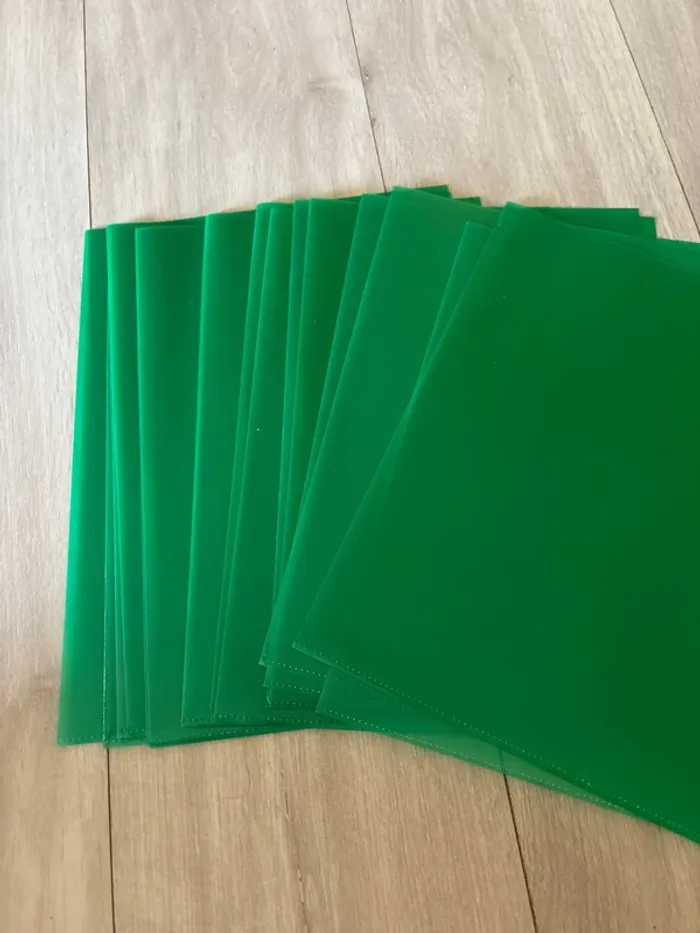 Lot de 17 pochettes vertes
