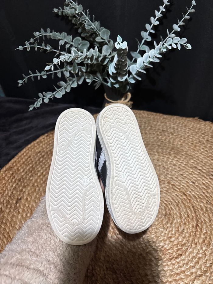 Chaussures enfant pointure 25 - photo numéro 4