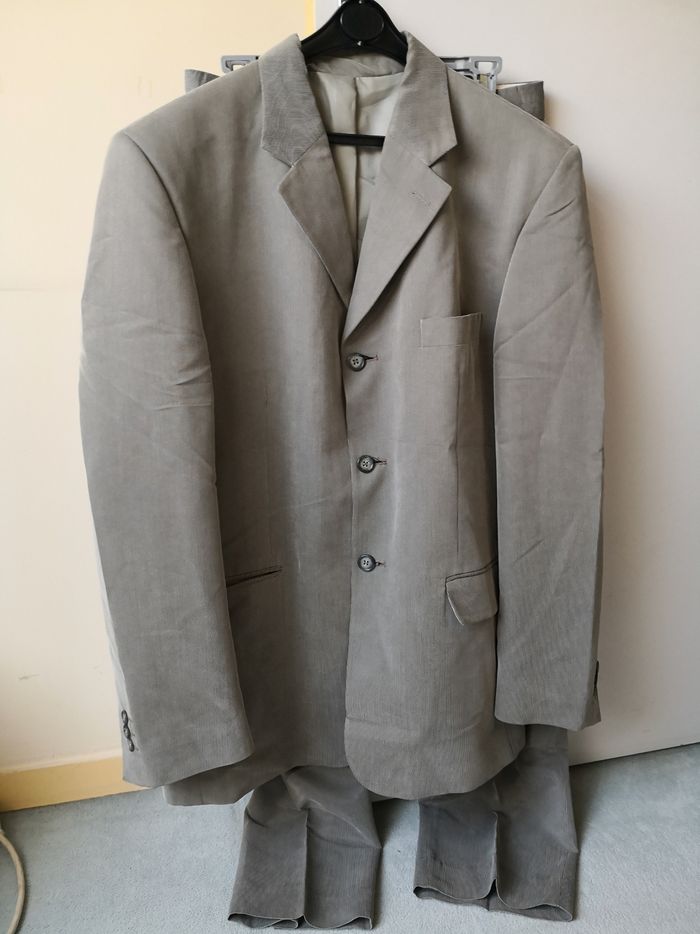 Costume kaki