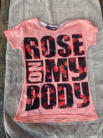 Tee shirt avec noeud et dentelle