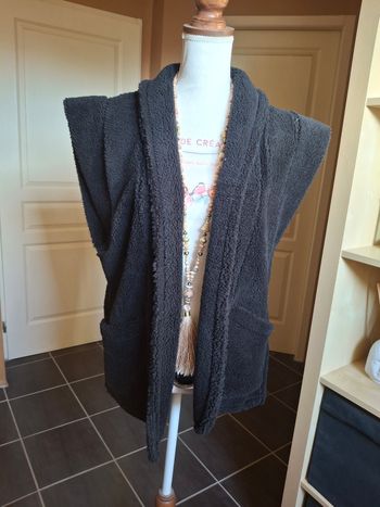 Veste sans manche noire moumoute neuve