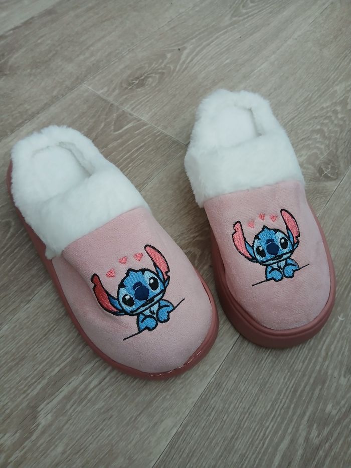 Chaussons neufs stitch femme taille 40