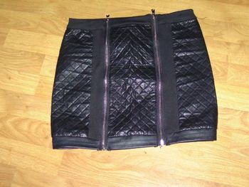 Jupe LUIZZACO simili cuir noir matelassée double zip taille 38 TBE