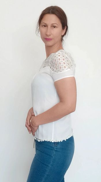 Blouse blanche épaules crochet