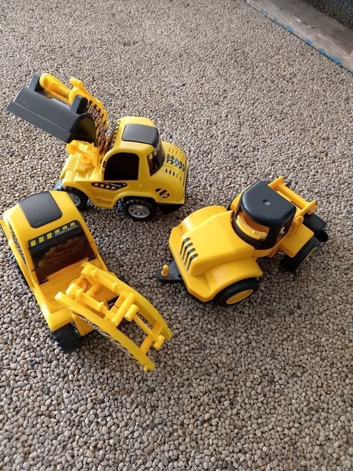 Lot de véhicules de travaux