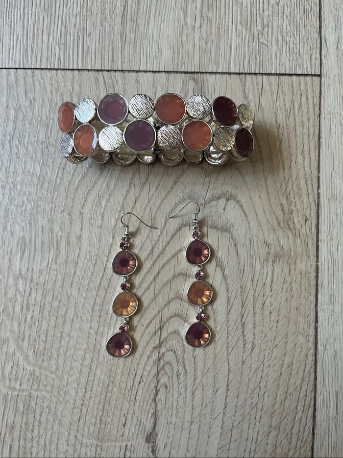 Ensemble boucles d'oreilles bracelet violets