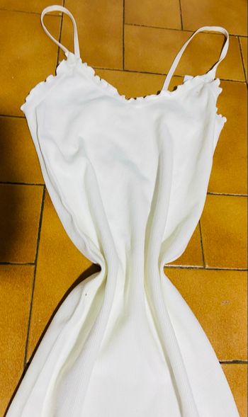 Belle robe blanche taille xs/s bershka côtelé