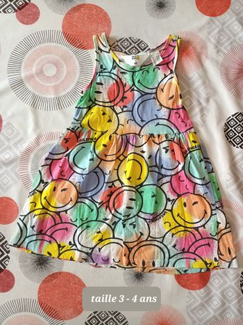 Robe smileys taille 3  4 ans