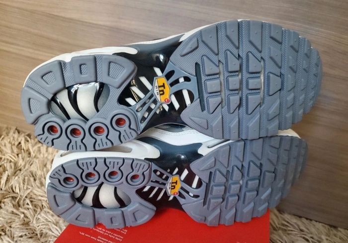 Basket Nike TN 36,5 Neuve - photo numéro 7