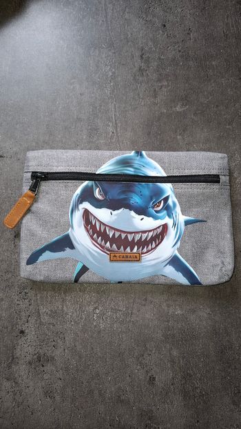 Pochette cabaïa requin 