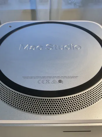 Apple Mac Studio (2023), GPU 60 cœurs, M2 Ultra, 192 Go RAM, SSD 4 To.en parfait état
