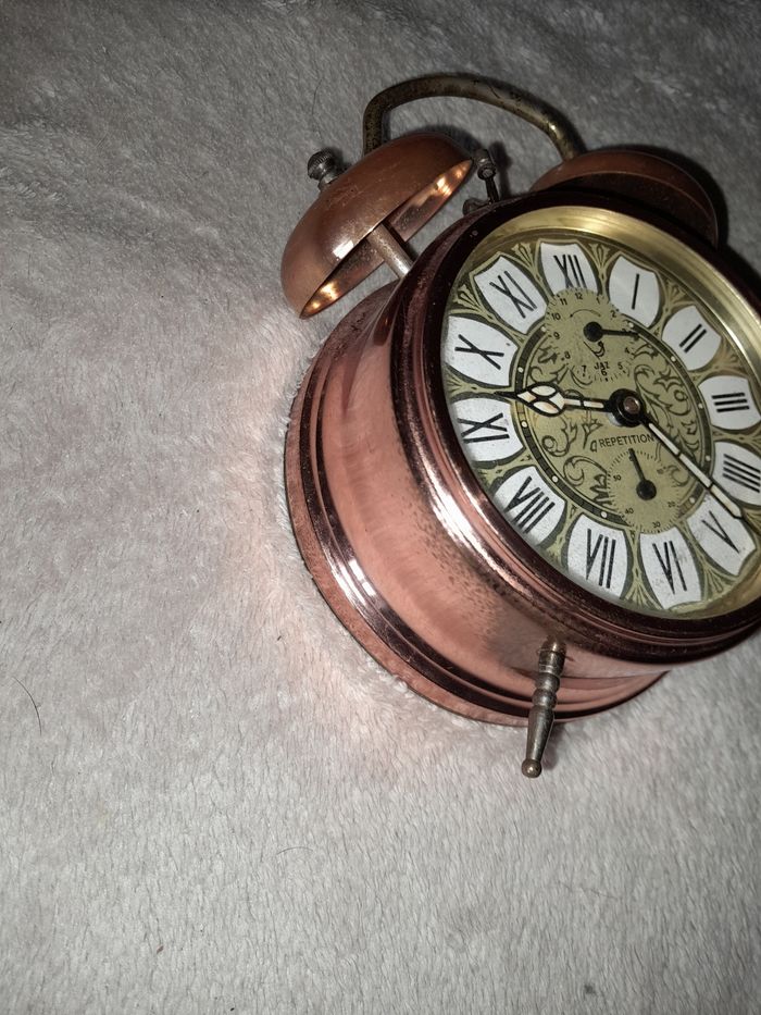 Ancien radio-réveil en cuivre ancien - photo numéro 2