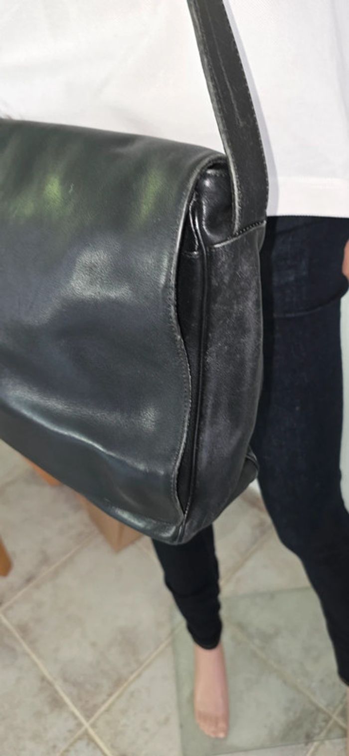 Sac besace en cuir vintage (besoins d un Soins - photo numéro 2