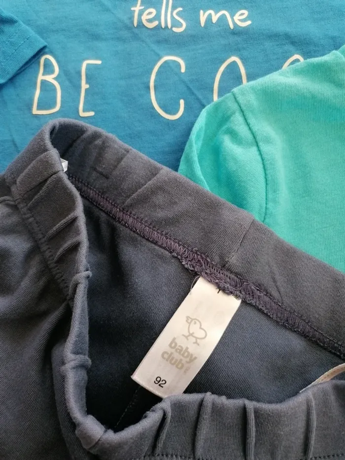Lot 3 sortes de pyjamas - 2 ans - photo numéro 2
