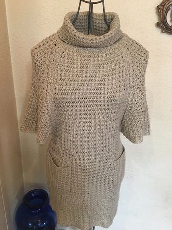 Pull chaud style poncho légèrement paillettes or