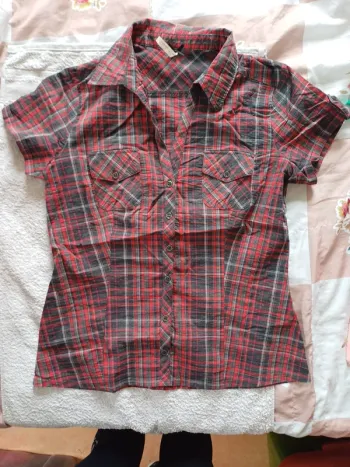 Chemise à carreaux grise et rouge taille 4