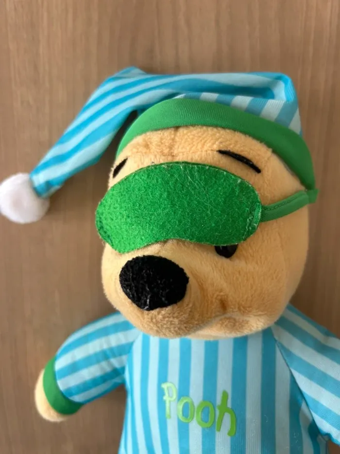 Grande peluche Winnie l’ourson avec bonnet de nuit - photo numéro 5