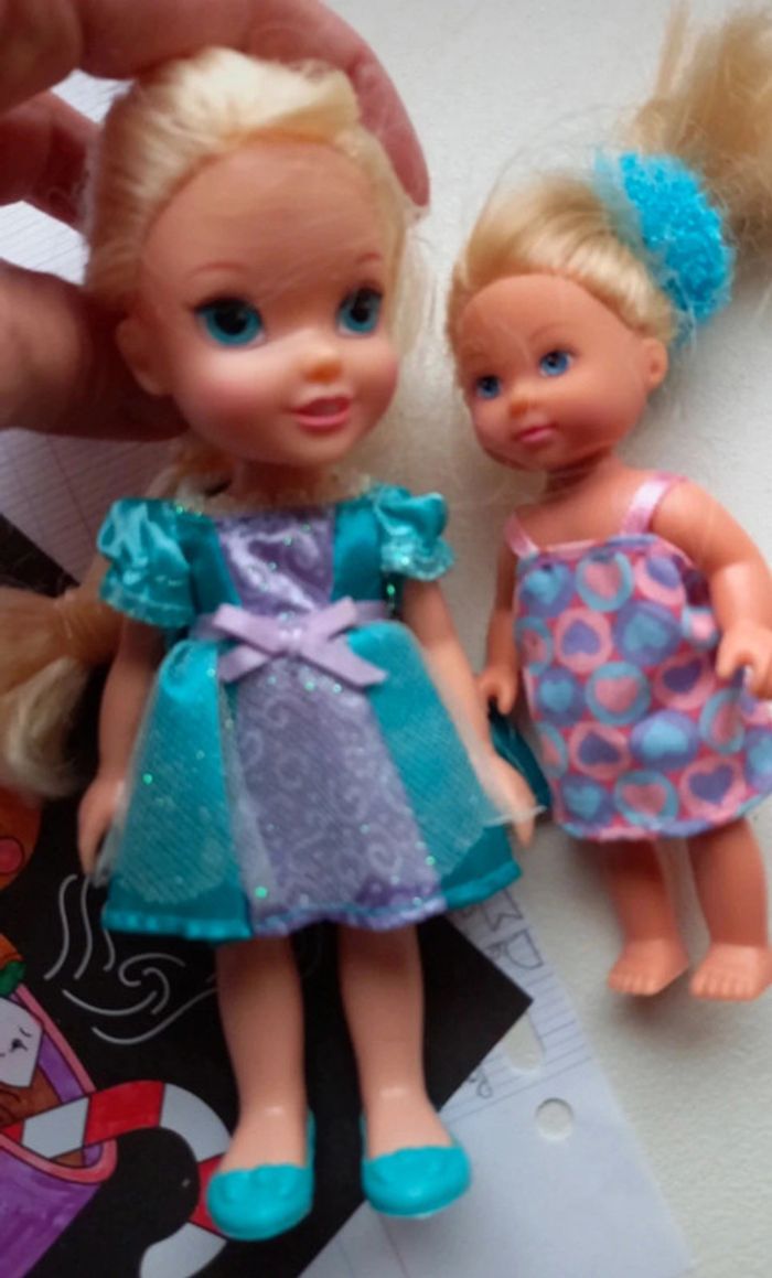 2 jolies petites poupées