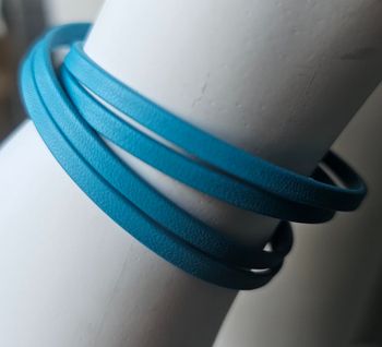 Bracelet en cuir bleu avec fermoir en  AGT 925 mil