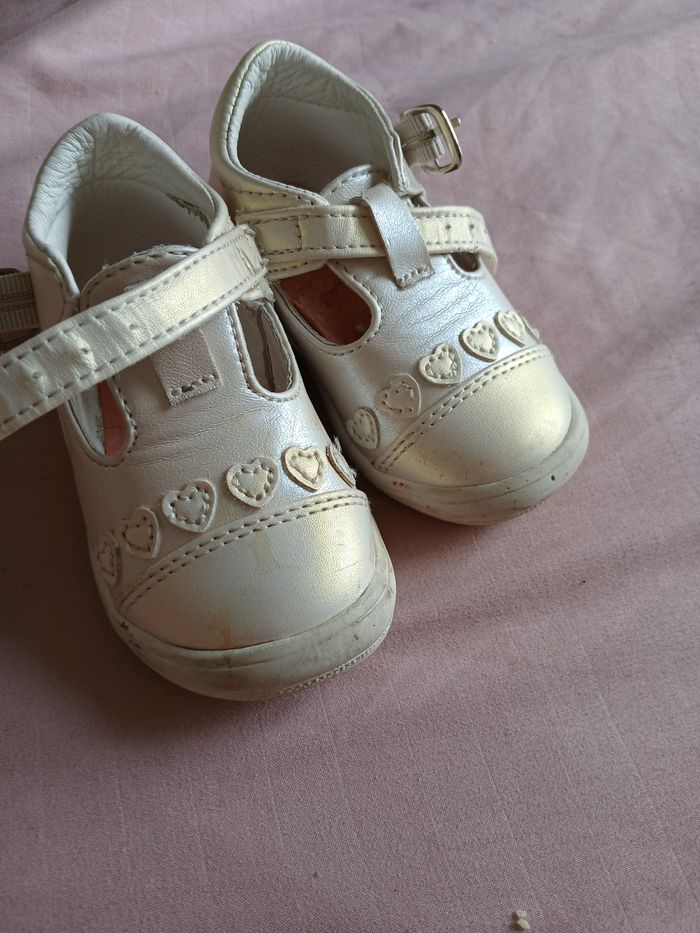 Chaussures bebe le paire à 7€ sauf le chausson 3€ - photo numéro 6