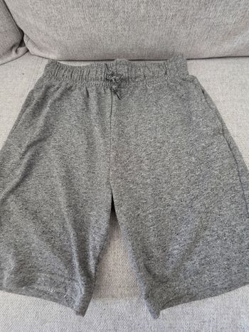 Short gris Taille 12-13ans