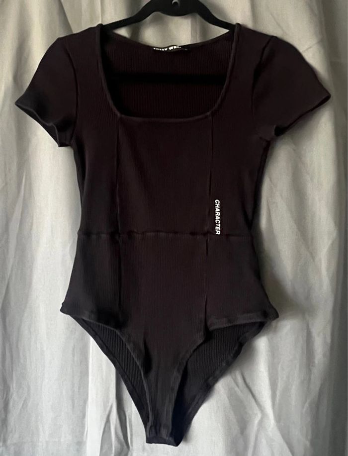 Body manche courte noir femme Tally Weilj taille L excellent état col carré